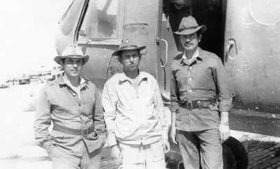У вертолёта. Афганистан. 1985 г.   (И.В.Надёжкин – первый справа)