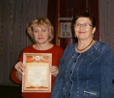 лавный редактор газеты Е.Е. Реброва (справа) со спонсором проекта Т.В. Камбаратовой